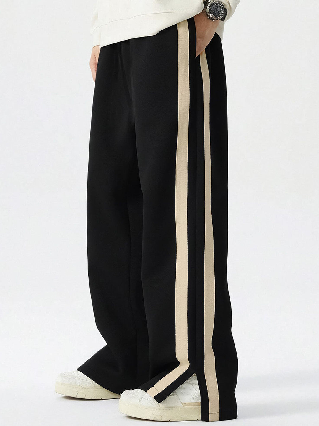 Men Relaxed Fit Mid Rise Track Pant